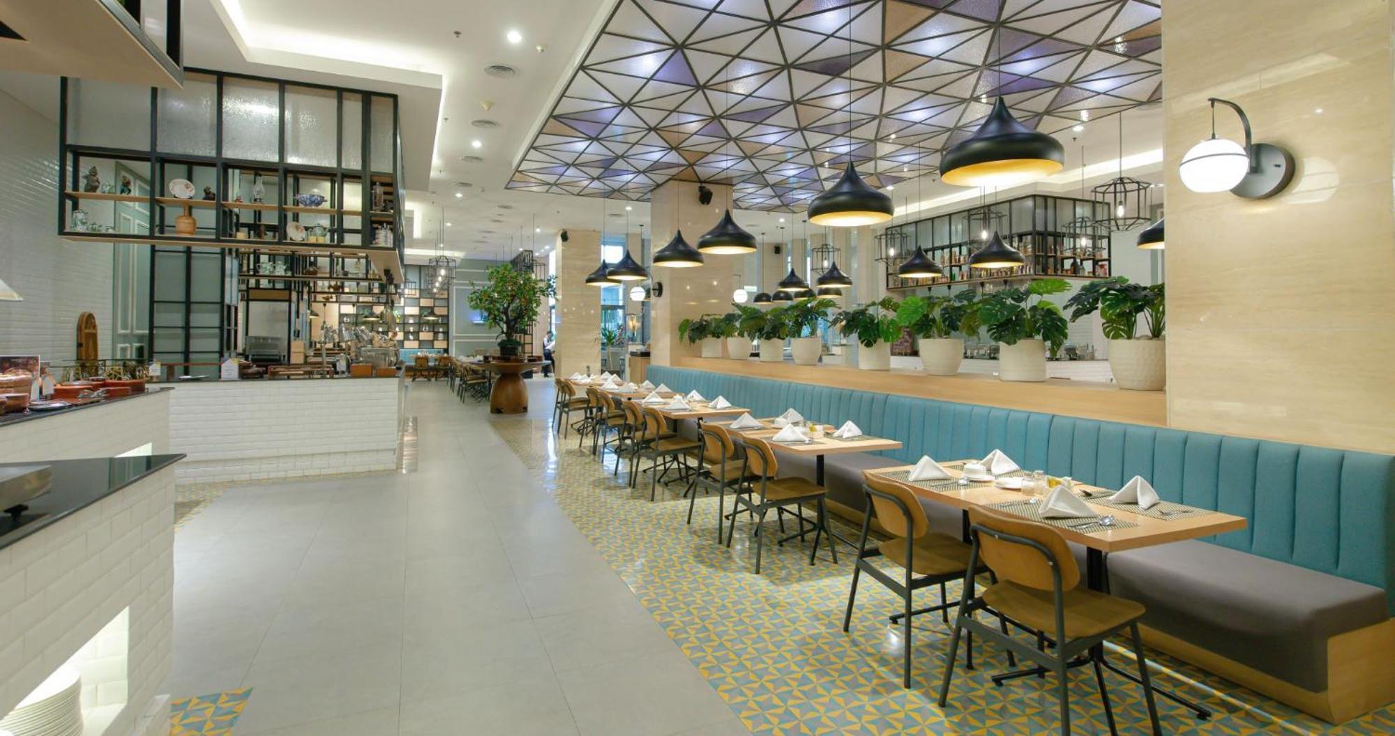 Gumaya Tower Hotel Semarang Exterior foto