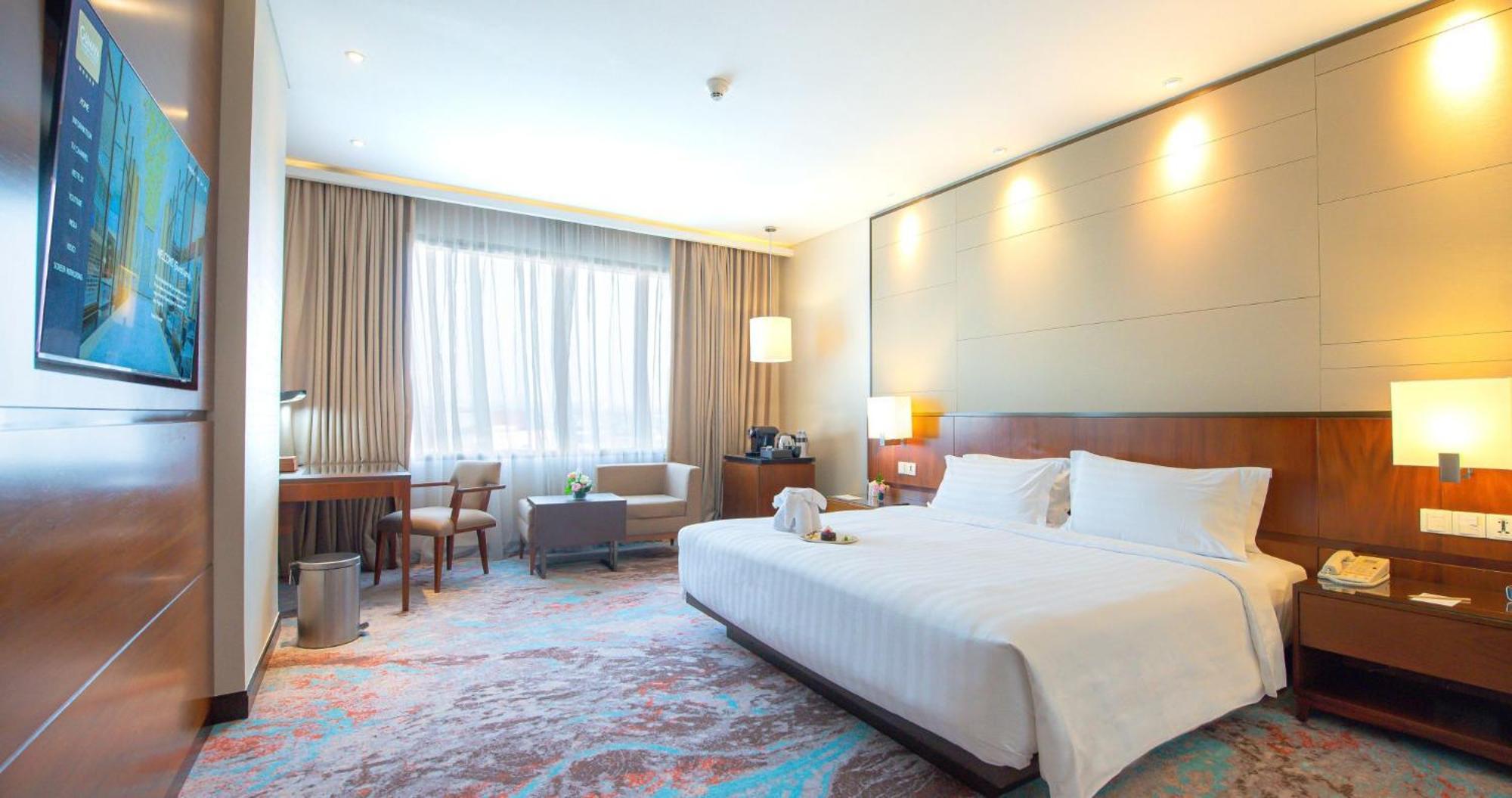 Gumaya Tower Hotel Semarang Exterior foto
