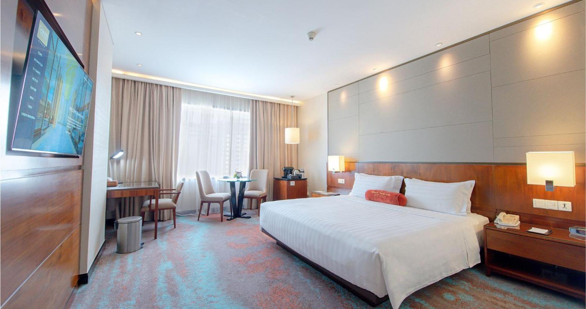 Gumaya Tower Hotel Semarang Exterior foto