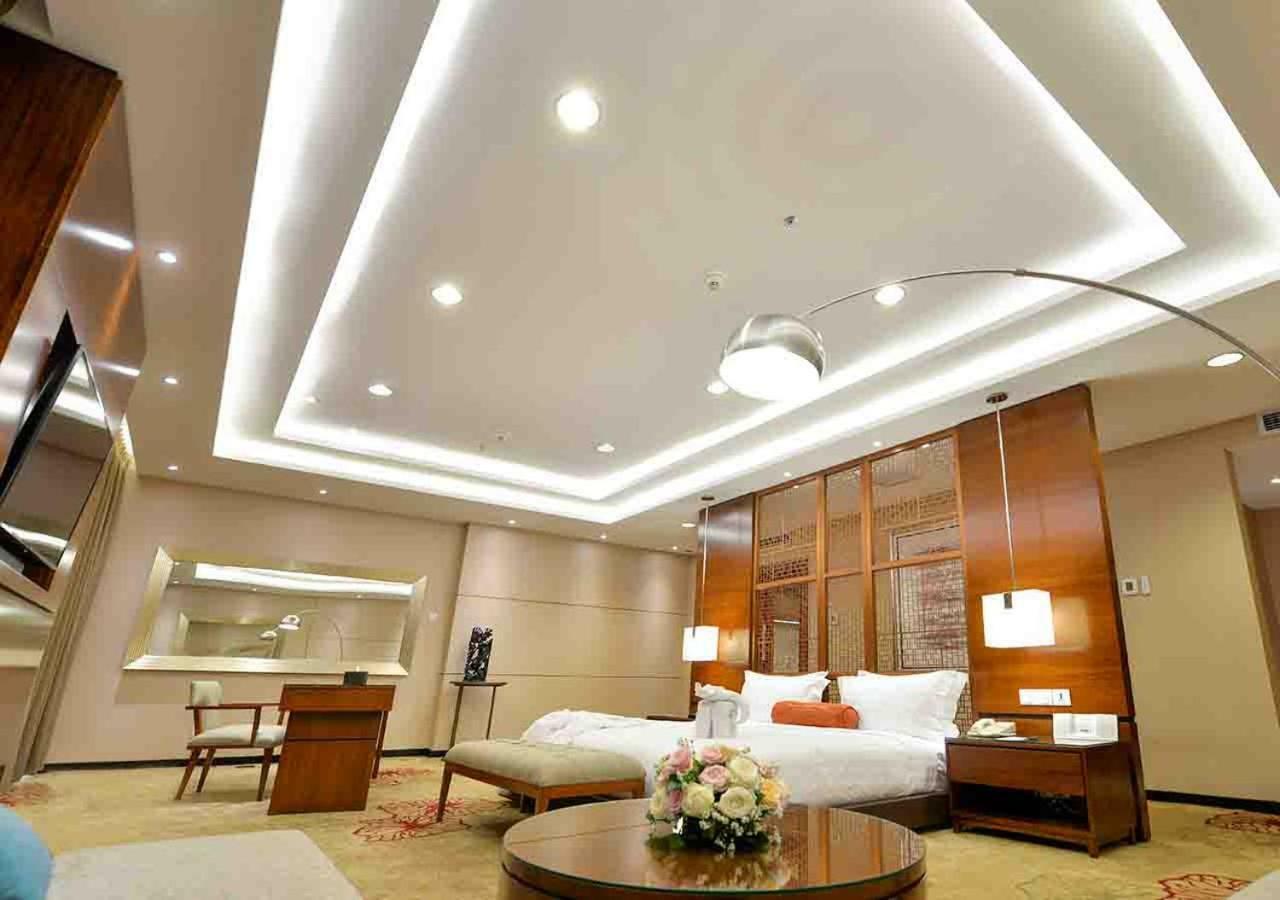 Gumaya Tower Hotel Semarang Exterior foto