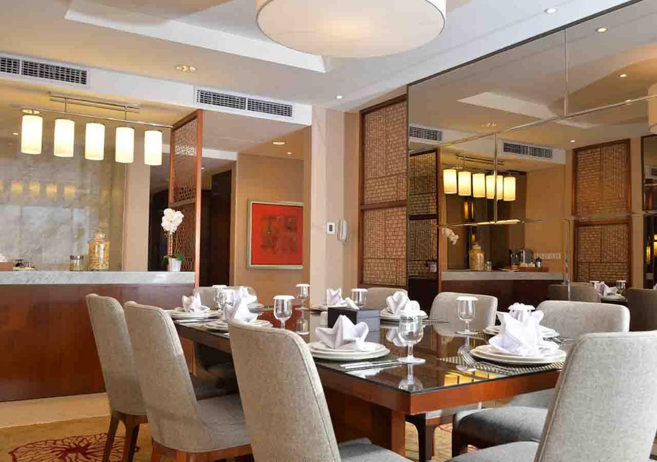 Gumaya Tower Hotel Semarang Exterior foto