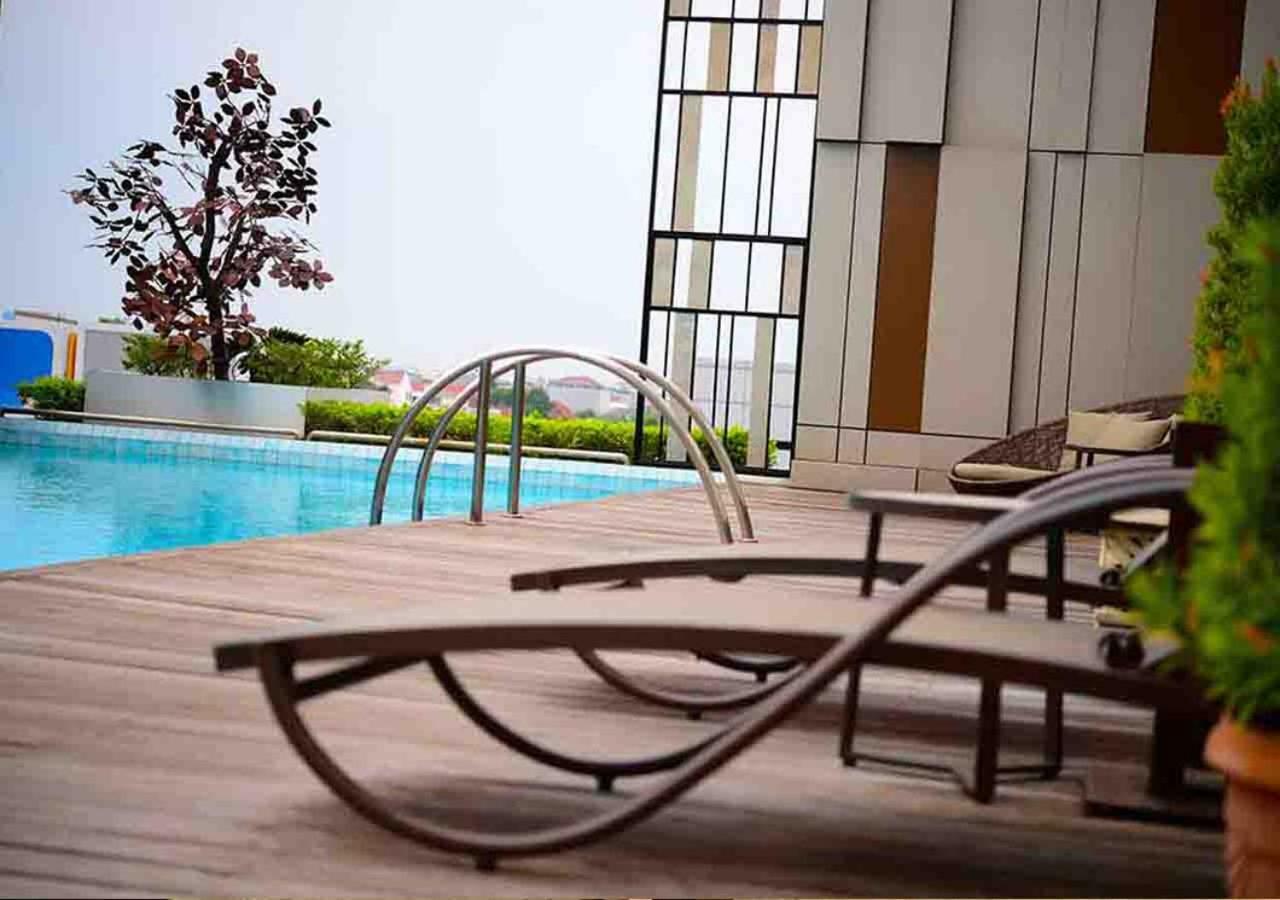 Gumaya Tower Hotel Semarang Exterior foto